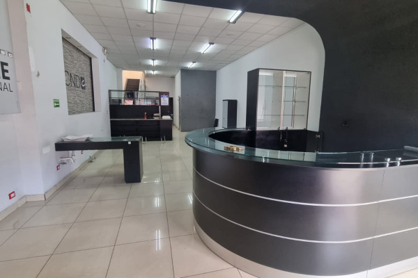 SE ALQUILA LOCAL COMERCIAL EN ROHRMOSER.