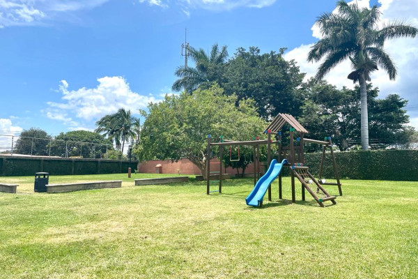 Se alquila casa en La Rivera de Belén. Mantenimiento incluido.