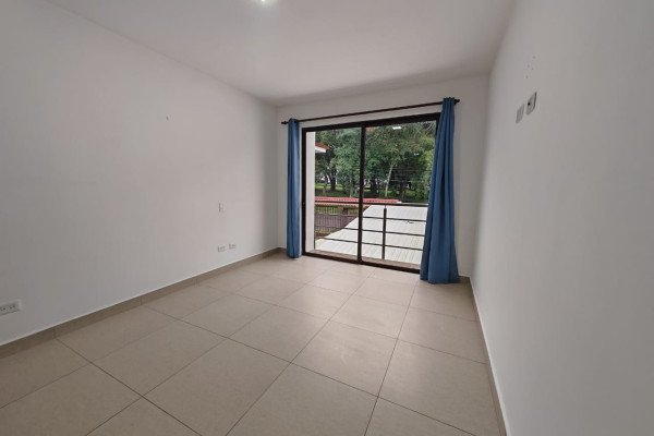 Se alquila apartamento en Rohrmoser.
