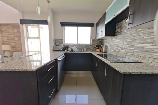 Se vende casa en Los Arcos. Cariari. Una Planta.-5