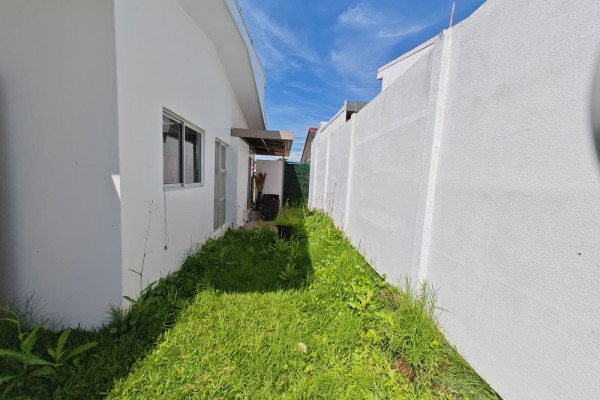 Se vende casa en Los Arcos. Cariari. Una Planta.-8