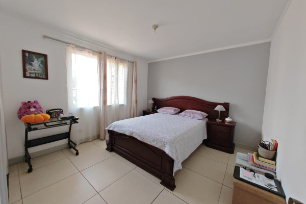 Se vende casa en Los Arcos. Cariari. Una Planta.-3