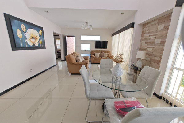 Se vende casa en Los Arcos. Cariari. Una Planta.-14