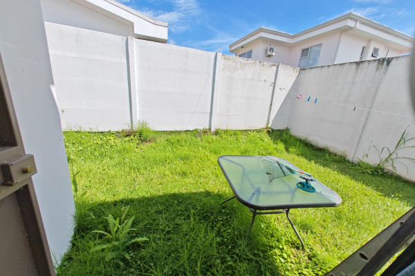 Se vende casa en Los Arcos. Cariari. Una Planta.-13