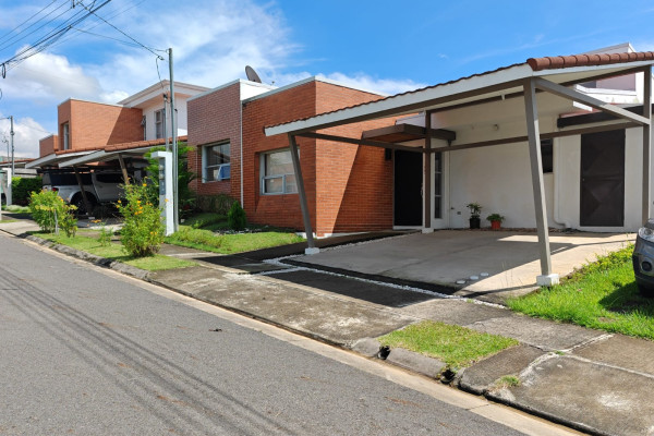 Se vende casa en Los Arcos. Cariari. Una Planta.-12