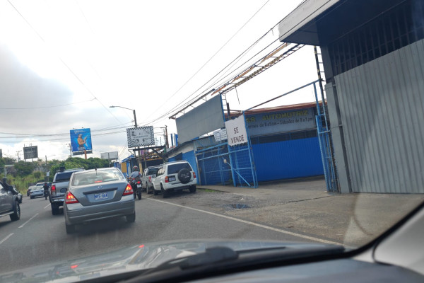 #124. Venta de Bodega comercial en Heredia. Al lado de la Universidad Hispanoamericana.