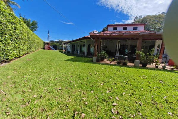 Alquiler de casa en Ciudad Hacienda Los Reyes. Una planta.
